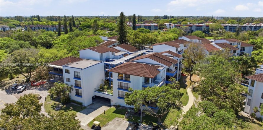 Condo in Lauderhill, Florida, 3 bedrooms  № 2051781