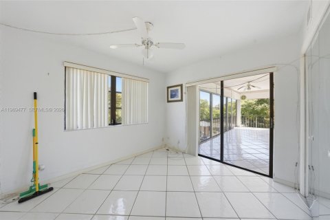 Condo in Lauderhill, Florida, 3 bedrooms  № 2051781 - photo 20