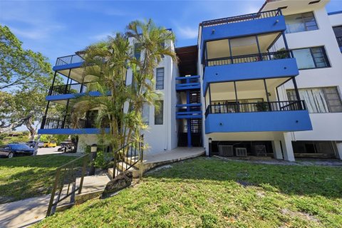 Condo in Lauderhill, Florida, 3 bedrooms  № 2051781 - photo 3