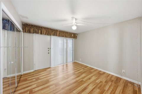 Condo in Lauderhill, Florida, 3 bedrooms  № 2051781 - photo 14
