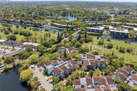 Condo in Lauderhill, Florida, 3 bedrooms  № 2051781 - photo 25