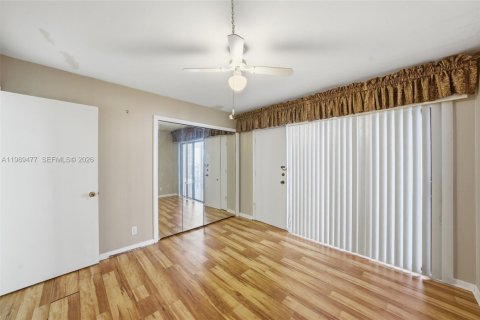 Condo in Lauderhill, Florida, 3 bedrooms  № 2051781 - photo 15