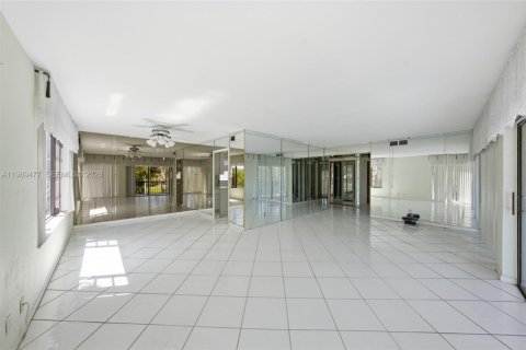 Condo in Lauderhill, Florida, 3 bedrooms  № 2051781 - photo 12