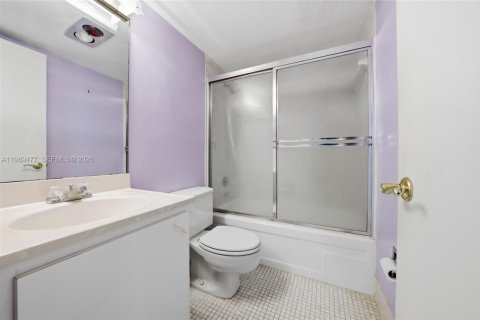 Condo in Lauderhill, Florida, 3 bedrooms  № 2051781 - photo 22