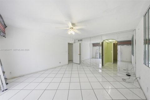 Condo in Lauderhill, Florida, 3 bedrooms  № 2051781 - photo 17