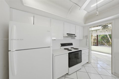 Condo in Lauderhill, Florida, 3 bedrooms  № 2051781 - photo 9