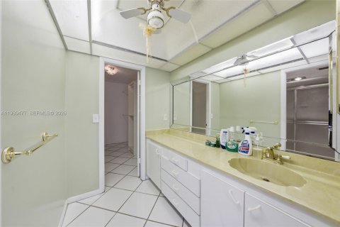 Condo in Lauderhill, Florida, 3 bedrooms  № 2051781 - photo 18