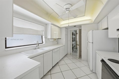 Condo in Lauderhill, Florida, 3 bedrooms  № 2051781 - photo 10