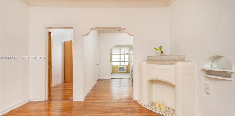 Студия в кондо в Майами-Бич, Флорида № 2049756