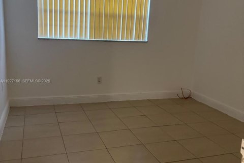 Condo in Pembroke Park, Florida, 2 bedrooms  № 1985996 - photo 5