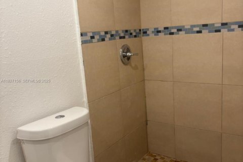 Condo in Pembroke Park, Florida, 2 bedrooms  № 1985996 - photo 10