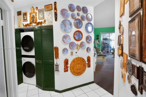 Condo in Tamarac, Florida, 2 bedrooms  № 2027061 - photo 4