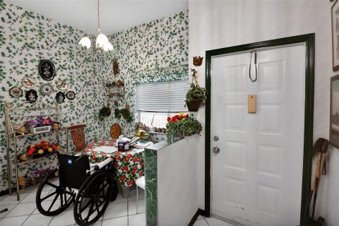 Condo in Tamarac, Florida, 2 bedrooms  № 2027061 - photo 9