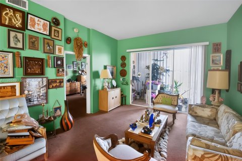 Condo in Tamarac, Florida, 2 bedrooms  № 2027061 - photo 6