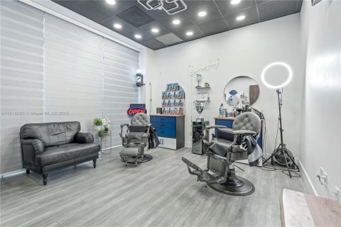 Купить коммерческую недвижимость в Хайалиа, Флорида № 1240829 - фото 12