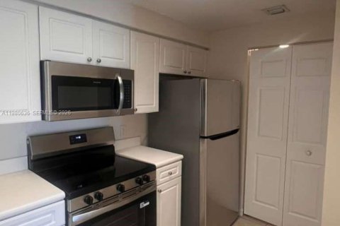 Condo in Palm Beach Gardens, Florida, 1 bedroom  № 2043127 - photo 3
