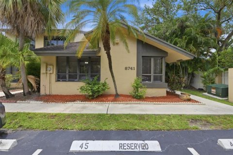 Townhouse in Fort Lauderdale, Florida 2 bedrooms, 104.98 sq.m. № 2221786