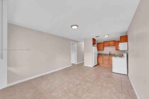 House in Fort Lauderdale, Florida 3 bedrooms, 83.8 sq.m. № 1855295