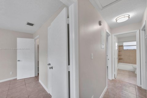 House in Fort Lauderdale, Florida 3 bedrooms, 83.8 sq.m. № 1855295 - photo 28