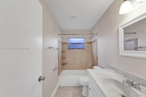 House in Fort Lauderdale, Florida 3 bedrooms, 83.8 sq.m. № 1855295 - photo 7