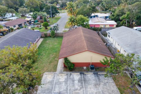 House in Fort Lauderdale, Florida 3 bedrooms, 83.8 sq.m. № 1855295 - photo 13