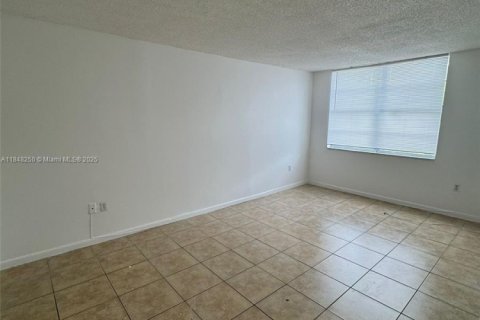 Condo in Miami, Florida, 1 bedroom  № 1875723 - photo 3