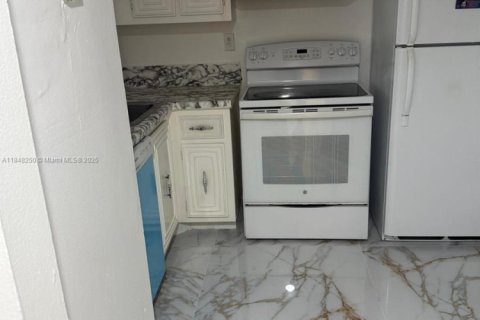 Снять в аренду кондоминиум в Майами, Флорида 1 спальня, 76.74м2, № 1875723 - фото 6