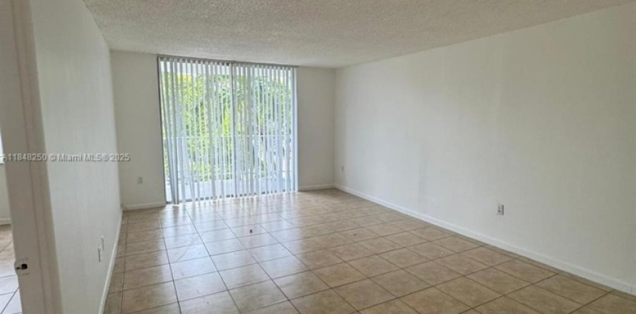 Condo in Miami, Florida, 1 bedroom № 1875723