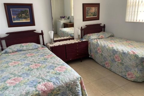 Condo in Lauderhill, Florida, 2 bedrooms  № 1711734 - photo 14