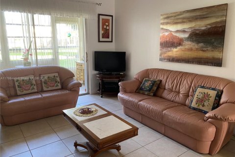 Condo in Lauderhill, Florida, 2 bedrooms  № 1711734 - photo 6