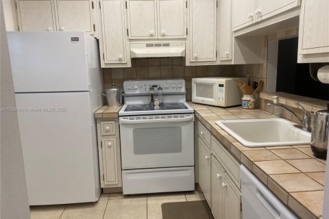 Condo in Lauderhill, Florida, 2 bedrooms  № 1711734 - photo 8