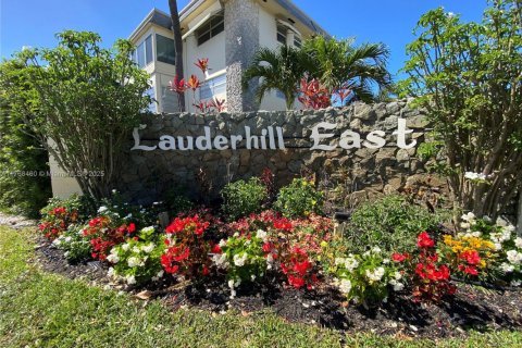 Condo in Lauderhill, Florida, 2 bedrooms  № 1711734 - photo 3