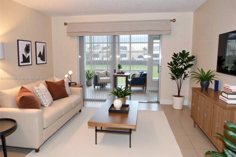 Condo in Lauderhill, Florida, 2 bedrooms  № 1711734 - photo 1
