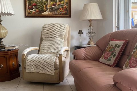 Condo in Lauderhill, Florida, 2 bedrooms  № 1711734 - photo 13