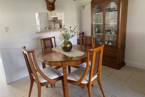 Condo in Lauderhill, Florida, 2 bedrooms  № 1711734 - photo 12