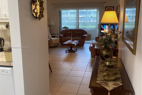 Condo in Lauderhill, Florida, 2 bedrooms  № 1711734 - photo 10