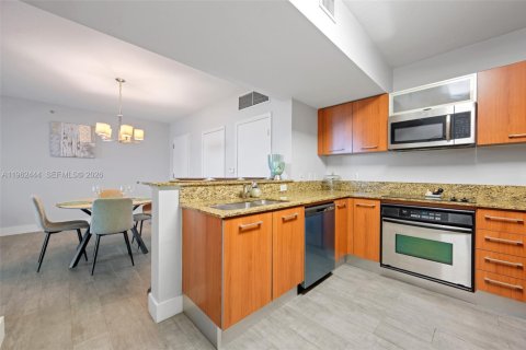 Купить кондоминиум в Майами, Флорида 1 спальня, 74.04м2, № 2024933 - фото 2