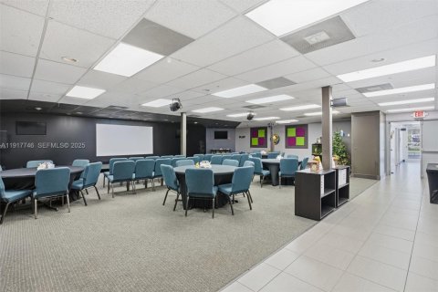 Commercial property in Pembroke Pines, Florida № 1988058 - photo 30