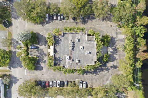 Commercial property in Pembroke Pines, Florida № 1988058 - photo 9