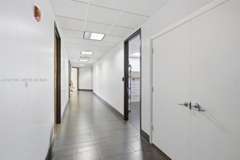 Commercial property in Pembroke Pines, Florida № 1988058 - photo 27