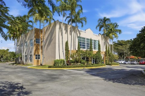 Commercial property in Pembroke Pines, Florida № 1988058 - photo 6