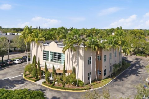 Commercial property in Pembroke Pines, Florida № 1988058 - photo 3