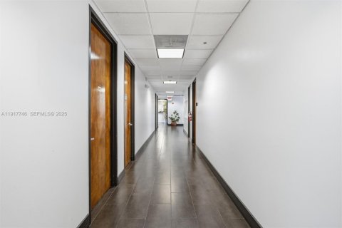 Commercial property in Pembroke Pines, Florida № 1988058 - photo 25