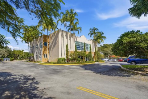 Commercial property in Pembroke Pines, Florida № 1988058 - photo 5