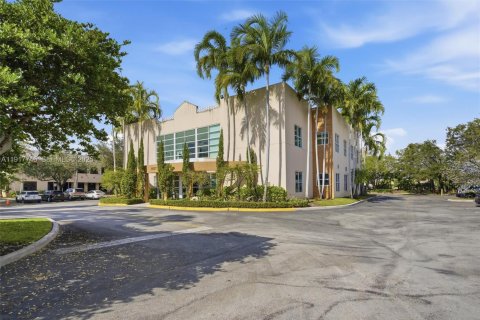 Commercial property in Pembroke Pines, Florida № 1988058 - photo 4