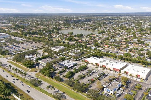 Commercial property in Pembroke Pines, Florida № 1988058 - photo 11