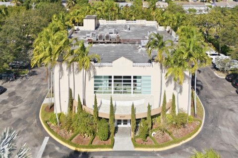 Commercial property in Pembroke Pines, Florida № 1988058 - photo 2