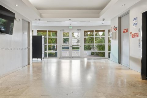 Commercial property in Pembroke Pines, Florida № 1988058 - photo 17