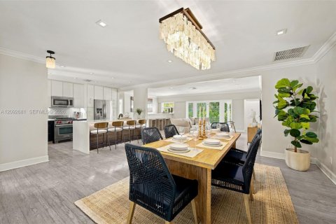 Casa en venta en Fort Lauderdale, Florida, 4 dormitorios, 244.05 m2 № 2400868 - foto 9