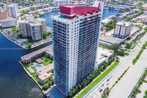 Condo à Hallandale Beach, Floride, 2 chambres  № 2038975